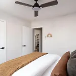 Cozy 2 Bedroom Home With Hot Tub And Patio